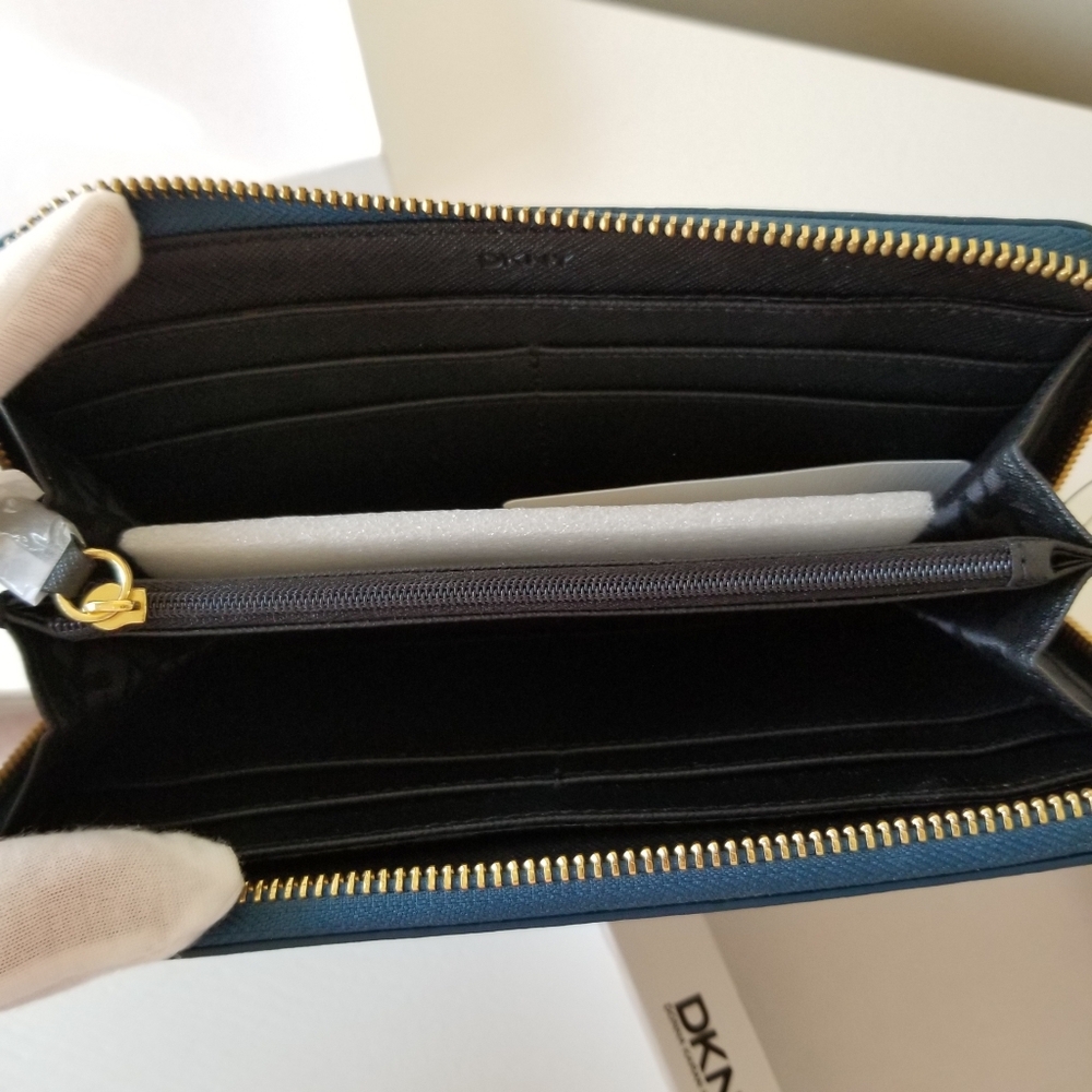 DKNY Saffiano Leather Continental Wallet New - Picture 6 of 6